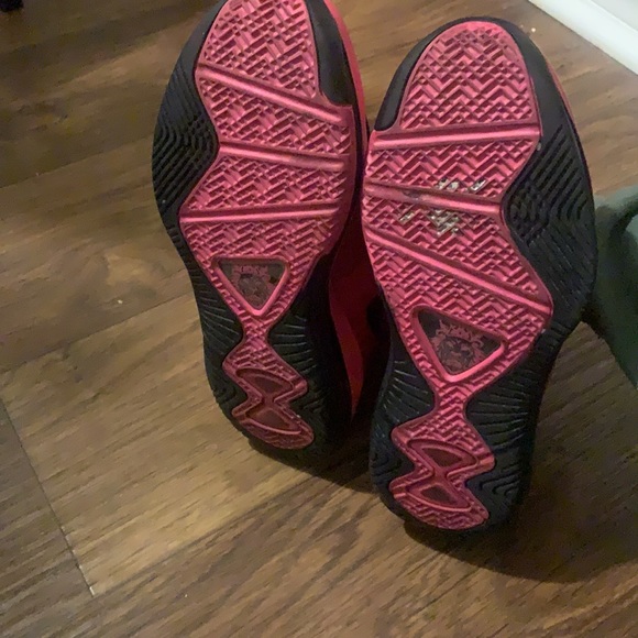 LeBrons size 6Y - Picture 4 of 4